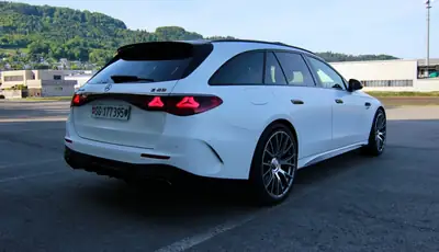 Mercedes-AMG E 53 Hybrid Break — Performance hybride rechargeable, finition exclusive mate — détail