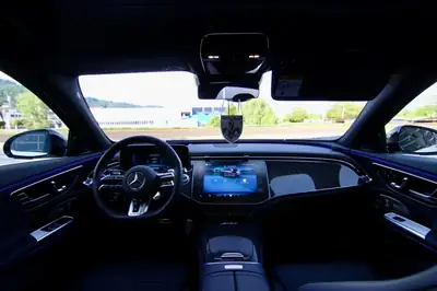 Mercedes-AMG E 53 Hybrid Break — Performance hybride rechargeable, finition exclusive mate — Miniature 12