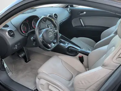 Audi TT 250 ch V6 Quattro 2007 — Coupé sportif icon avec moteur atmosphérique — Armaturenbrett