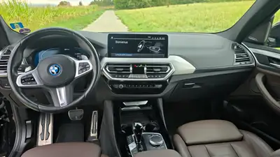BMW X3 2022 — SUV hybride rechargeable, 29 800 km seulement — Armaturenbrett
