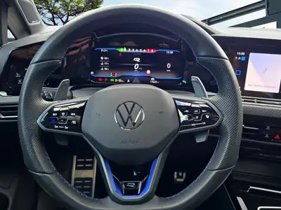 VW Golf 2024 — 319 ch, Toit panoramique et technologie premium — Miniature 12