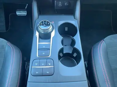Ford Kuga Hybrid — SUV compact performant et économe, 70 200 km — Miniature 11