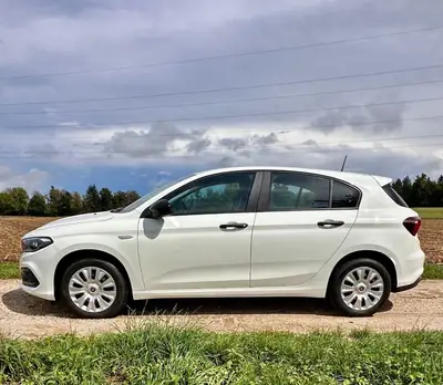 Fiat Tipo Estate 2024 — Hybride MHEV, quasi neuf, très peu kilométré — vista posteriore