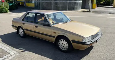 Mazda 626 1983 — Berline classique avec statut de véhicule de collection — arrière