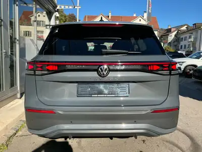 VW Tayron Life 193 ch — SUV 7 places diesel, tout-terrain polyvalent — tableau de bord