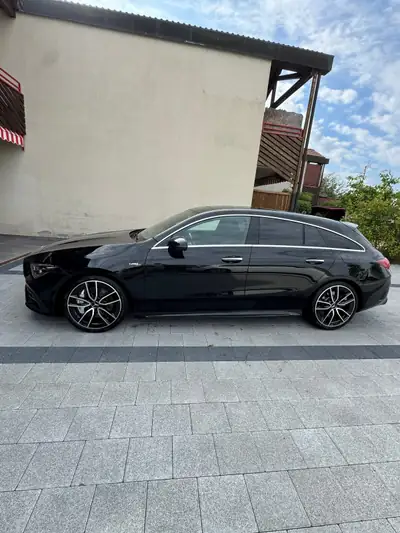 Mercedes-Benz CLA 35 AMG — Coupé Sportif 306 ch, Transmission Automatique — côté