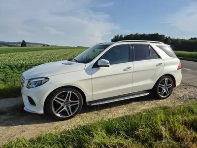 Mercedes-Benz GLE 500 — SUV premium 455 ch, transmission intégrale, élégance blanche — vue extérieure