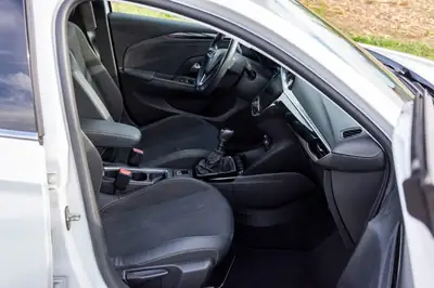 Opel Corsa 1.2 100 ch — Citadine élégante, bien entretenue, prête à rouler — Miniatura 8