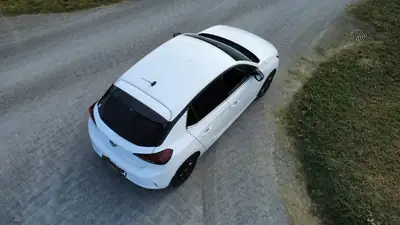Opel Corsa 1.2 100 ch — Citadine élégante, bien entretenue, prête à rouler — Miniatura 13