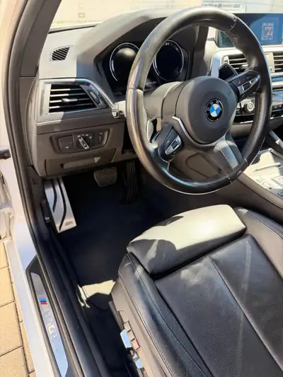 BMW 1ER 340 ch — Berline sportive automatique, 68'000 km seulement — intérieur