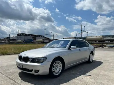 BMW Série 7 2007 — Berline prestige 444 ch, transmission automatique — vue extérieure