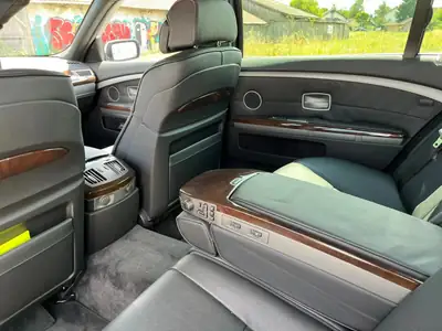 BMW Série 7 2007 — Berline prestige 444 ch, transmission automatique — détail