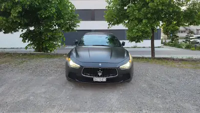Maserati Ghibli S Q4 — Berline sportive V6 Twin-Turbo Ferrari, entretien Maserati complet — côté