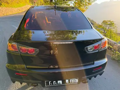 Mitsubishi Lancer Evolution X — Berline sportive turbo 295 ch, transmission intégrale — Miniature 7