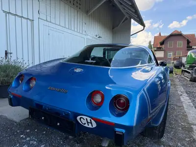 Chevrolet Corvette 1978 — Légende américaine, propulsion arrière authentique — vista posteriore