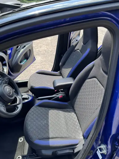 Toyota AYGO X 2023 — Petit SUV urbain dynamique, toit panoramique, 28'000 km — détail