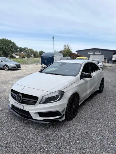 Mercedes-Benz A 45 AMG — Berline sportive 360 ch, transmission automatique — vue extérieure