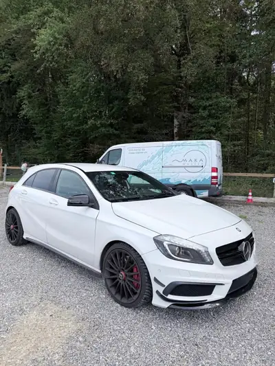 Mercedes-Benz A 45 AMG — Berline sportive 360 ch, transmission automatique — côté