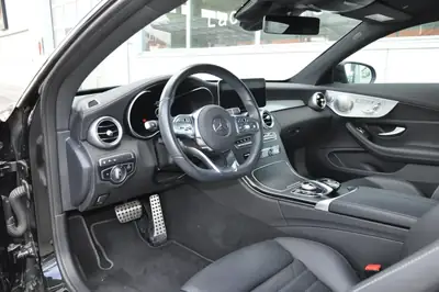 Mercedes-Benz C 300 Coupé 2026 — Élégance hybride et performance, 16 800 km seulement — détail