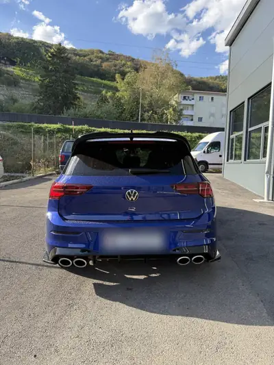 VW Golf 2023 — 319 ch Essence Automatique, Jantes Hiver Incluses — vista posteriore