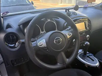 Nissan Juke 1.6 Tekna — SUV urbain élégant, boîte automatique, équipé de série — intérieur