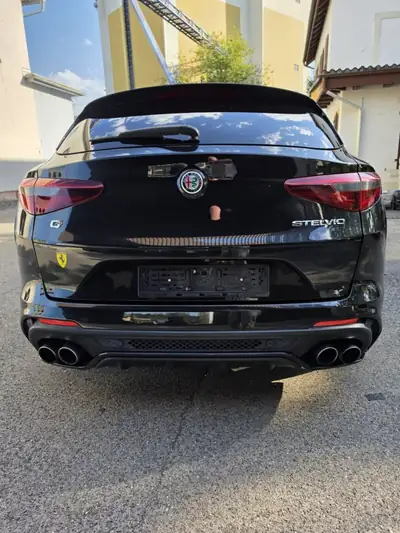 Alfa Romeo Stelvio 510 ch — SUV haute performance, transmission intégrale, 105'000 km — tableau de bord