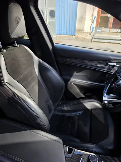 Alfa Romeo Stelvio 510 ch — SUV haute performance, transmission intégrale, 105'000 km — Miniature 8