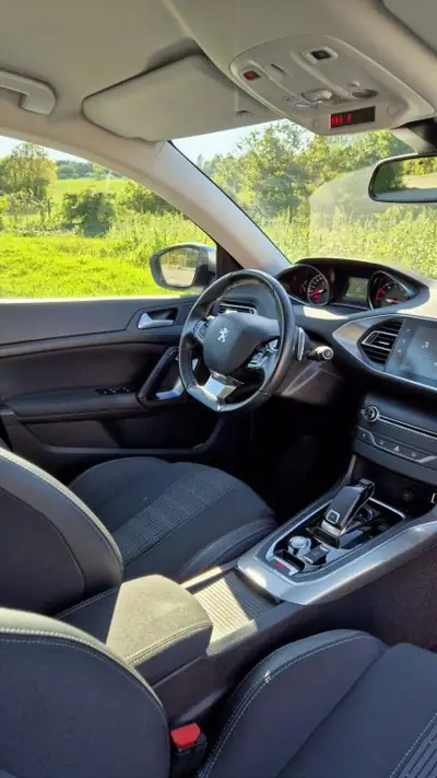 Peugeot 308 — Berline compacte 130 ch, 36'000 km seulement, entretien complet — Miniatur 10