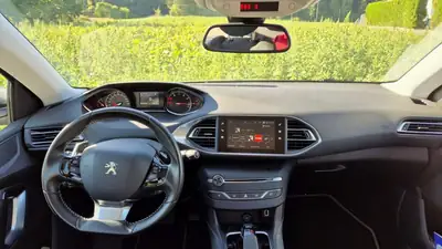 Peugeot 308 — Berline compacte 130 ch, 36'000 km seulement, entretien complet — Miniatur 12
