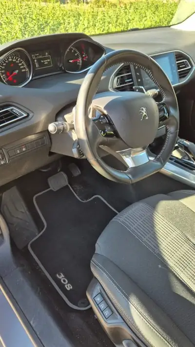 Peugeot 308 — Berline compacte 130 ch, 36'000 km seulement, entretien complet — Miniatur 17
