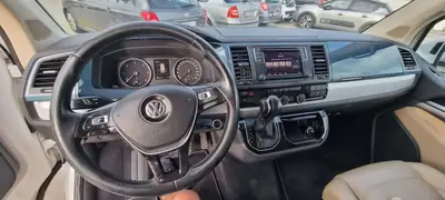 VW T6 Multivan — Monospace 7 places robuste avec moteur neuf et équipements premium — intérieur