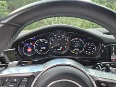 Porsche Panamera Hybride 462 ch — Berline sportive suisse, entretien Porsche Zug — Miniatur 7