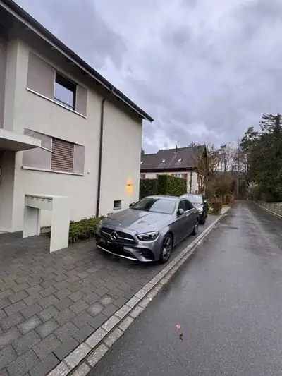 Mercedes-Benz E 200 d — Berline premium diesel, AMG Line, entretien exemplaire — Seitenansicht