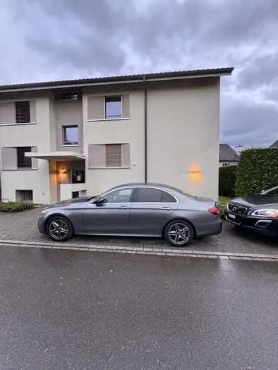 Mercedes-Benz E 200 d — Berline premium diesel, AMG Line, entretien exemplaire — Innenraum