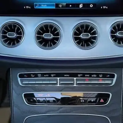 Mercedes-Benz E 200 d — Berline premium diesel, AMG Line, entretien exemplaire — Miniatur 11