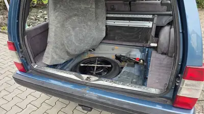 Volvo 940 Break 1998 — Berline familiale robuste, 250'000 km, moteur essence fiable — Miniature 8