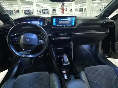 Peugeot 208 — Citadine dynamique 130 ch, entretien complet récent — Miniatura 9