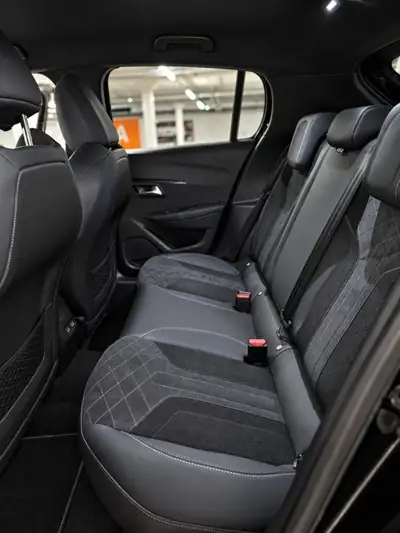 Peugeot 208 — Citadine dynamique 130 ch, entretien complet récent — Miniatura 11