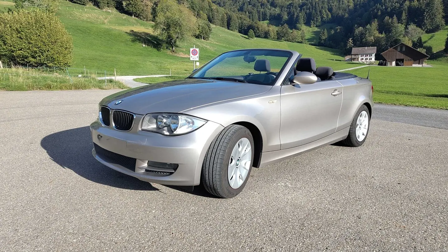 BMW 1er   2009 occasion Wald — 1