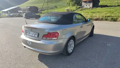 BMW Série 1 Cabriolet 2009 — Décapotable sportive, 170 ch essence — intérieur