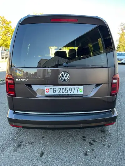 VW Caddy 2019 — Fourgon polyvalent essence automatique, entretien impeccable — vista posteriore