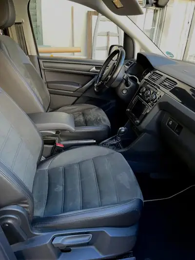 VW Caddy 2019 — Fourgon polyvalent essence automatique, entretien impeccable — Miniatura 8