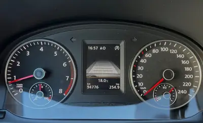 VW Caddy 2019 — Fourgon polyvalent essence automatique, entretien impeccable — Miniatura 10