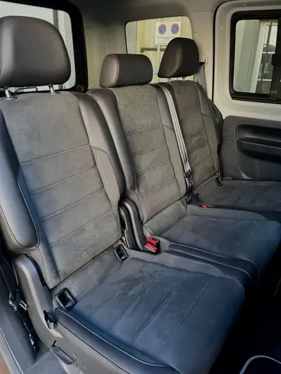 VW Caddy 2019 — Fourgon polyvalent essence automatique, entretien impeccable — Miniatura 13