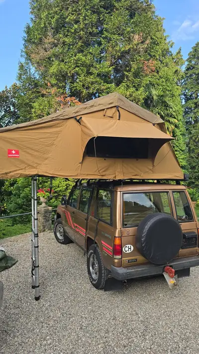 Isuzu Trooper II 1987 — 4x4 légendaire avec dachzelt, rare en Suisse — vista posteriore