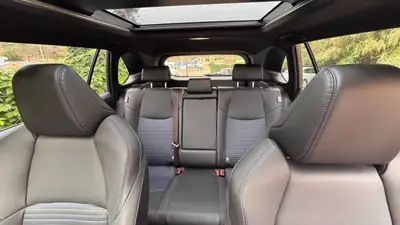 Toyota RAV4 Premium Full Hybrid 4WD — SUV polyvalent, peu kilométré, toit panoramique — Miniatur 7