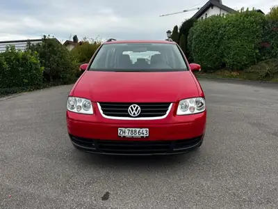 VW Touran 2004 — Monospace diesel robuste, 5 places, 4 pneus hiver inclus — vue extérieure