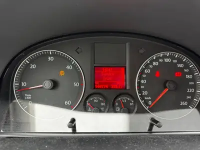 VW Touran 2004 — Monospace diesel robuste, 5 places, 4 pneus hiver inclus — détail