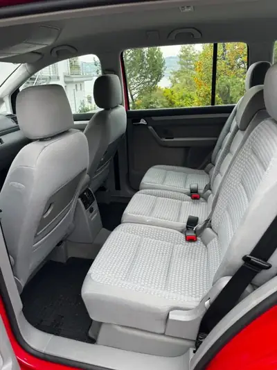VW Touran 2004 — Monospace diesel robuste, 5 places, 4 pneus hiver inclus — Miniature 7