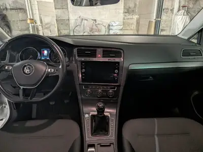 VW Golf 2017 — Compacte fiable à 81'000 km, transmission manuelle — Miniature 9